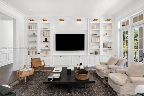 House in Miami, Florida 7 bedrooms, 808.16 sq.m. № 1704062 - photo 10