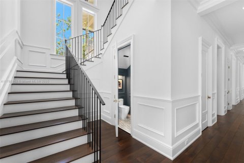 House in Miami, Florida 7 bedrooms, 808.16 sq.m. № 1704062 - photo 18