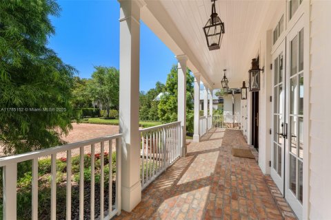 House in Miami, Florida 7 bedrooms, 808.16 sq.m. № 1704062 - photo 5