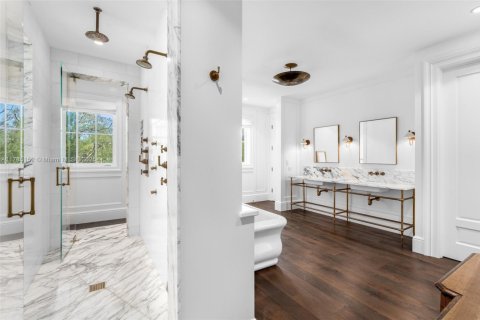 House in Miami, Florida 7 bedrooms, 808.16 sq.m. № 1704062 - photo 21