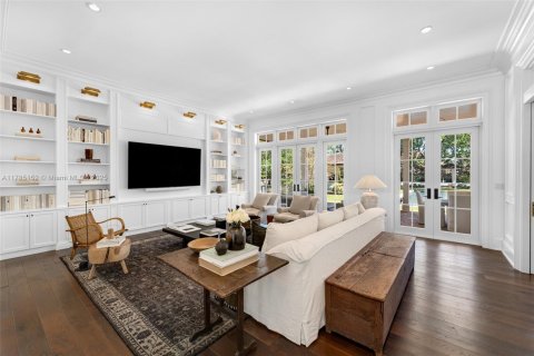 House in Miami, Florida 7 bedrooms, 808.16 sq.m. № 1704062 - photo 29