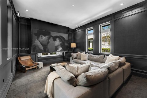 House in Miami, Florida 7 bedrooms, 808.16 sq.m. № 1704062 - photo 17