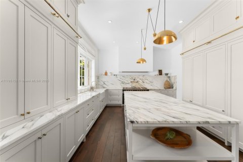 House in Miami, Florida 7 bedrooms, 808.16 sq.m. № 1704062 - photo 30