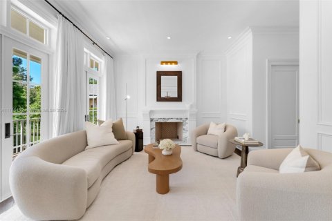 House in Miami, Florida 7 bedrooms, 808.16 sq.m. № 1704062 - photo 28