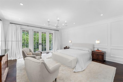 House in Miami, Florida 7 bedrooms, 808.16 sq.m. № 1704062 - photo 20