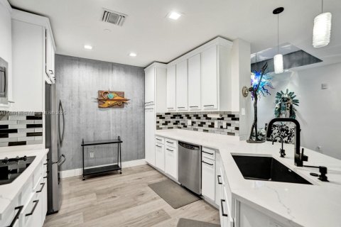 Condo in Weston, Florida, 2 bedrooms  № 1871503 - photo 4