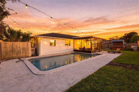 House in Bradenton, Florida 3 bedrooms, 130.16 sq.m. № 2429664 - photo 2