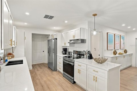 House in Bradenton, Florida 3 bedrooms, 130.16 sq.m. № 2429664 - photo 8