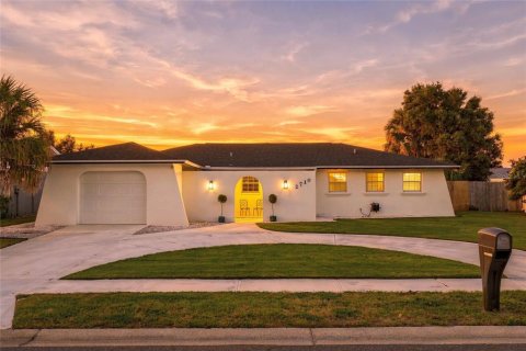 House in Bradenton, Florida 3 bedrooms, 130.16 sq.m. № 2429664
