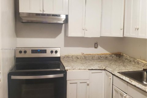 House in Sebring, Florida 2 bedrooms № 1944975 - photo 1