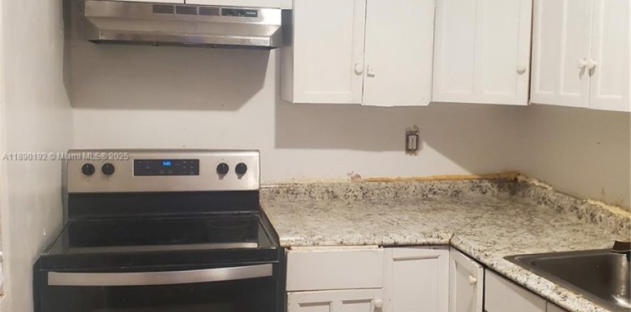 House in Sebring, Florida 2 bedrooms № 1944975