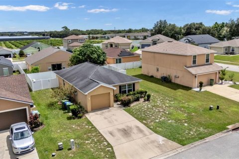 House in Winter Haven, Florida 3 bedrooms, 115.38 sq.m. № 1914915 - photo 29