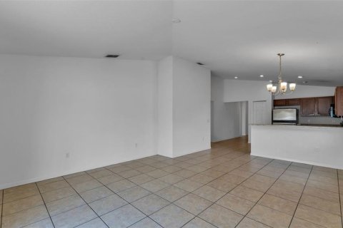 House in Winter Haven, Florida 3 bedrooms, 115.38 sq.m. № 1914915 - photo 13