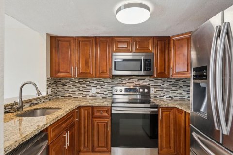 Touwnhouse à vendre à Kissimmee, Floride: 2 chambres, 113.06 m2 № 2230934 - photo 13