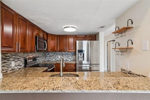 Touwnhouse à vendre à Kissimmee, Floride: 2 chambres, 113.06 m2 № 2230934 - photo 16