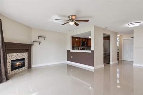 Touwnhouse à vendre à Kissimmee, Floride: 2 chambres, 113.06 m2 № 2230934 - photo 7