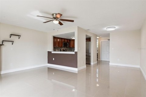 Touwnhouse à vendre à Kissimmee, Floride: 2 chambres, 113.06 m2 № 2230934 - photo 10