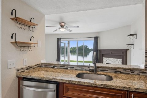 Touwnhouse à vendre à Kissimmee, Floride: 2 chambres, 113.06 m2 № 2230934 - photo 14