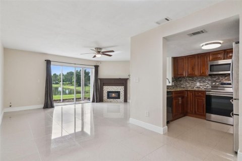 Touwnhouse à vendre à Kissimmee, Floride: 2 chambres, 113.06 m2 № 2230934 - photo 5
