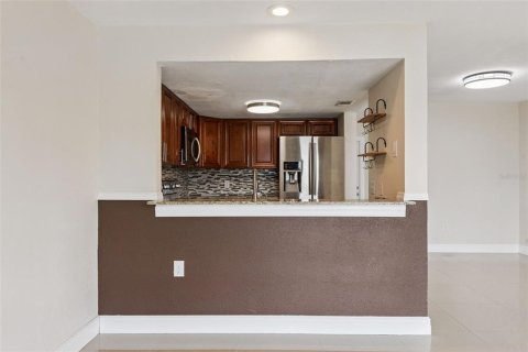 Touwnhouse à vendre à Kissimmee, Floride: 2 chambres, 113.06 m2 № 2230934 - photo 12