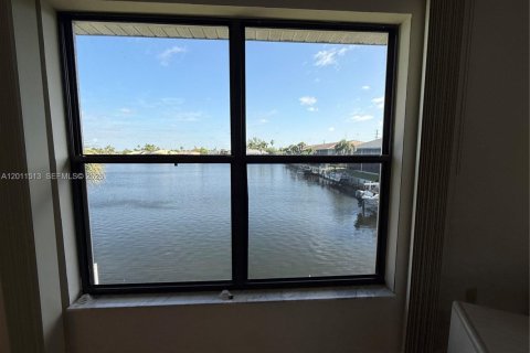 Apartamento en alquiler en Cape Coral, Florida, 2 dormitorios № 2075717 - foto 25