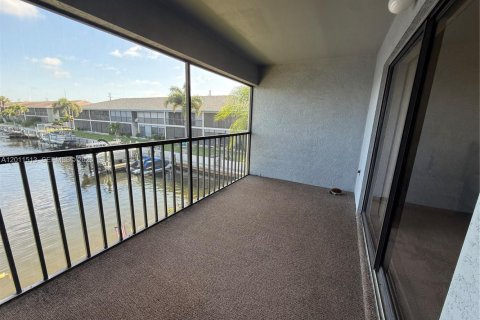 Apartamento en alquiler en Cape Coral, Florida, 2 dormitorios № 2075717 - foto 3