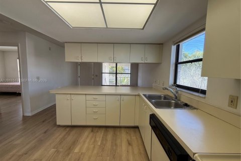 Apartamento en alquiler en Cape Coral, Florida, 2 dormitorios № 2075717 - foto 9
