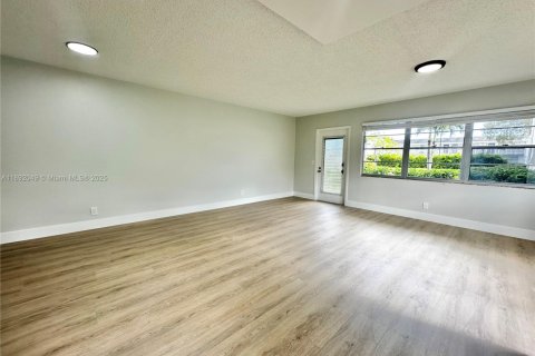 Condo in Deerfield Beach, Florida, 1 bedroom  № 1944159 - photo 4