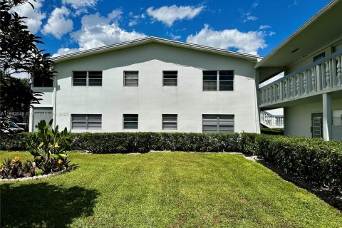 Condo in Deerfield Beach, Florida, 1 bedroom  № 1944159 - photo 25