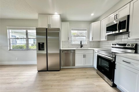 Condo in Deerfield Beach, Florida, 1 bedroom  № 1944159 - photo 5