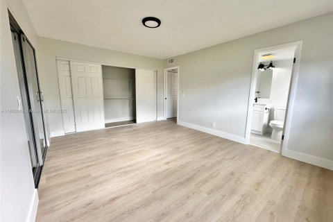 Condo in Deerfield Beach, Florida, 1 bedroom  № 1944159 - photo 11
