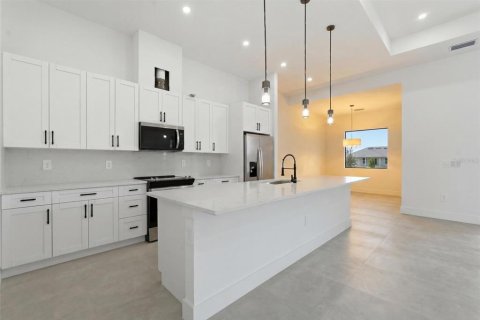 Villa ou maison à vendre à Cape Coral, Floride: 3 chambres, 168.15 m2 № 2398618 - photo 13