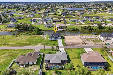 Villa ou maison à vendre à Cape Coral, Floride: 3 chambres, 168.15 m2 № 2398618 - photo 3