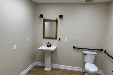 Immobilier commercial à louer à DeLand, Floride: 37.16 m2 № 2099665 - photo 3