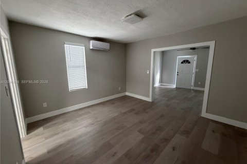 Commercial property in Hollywood, Florida 157.56 sq.m. № 2419512 - photo 28