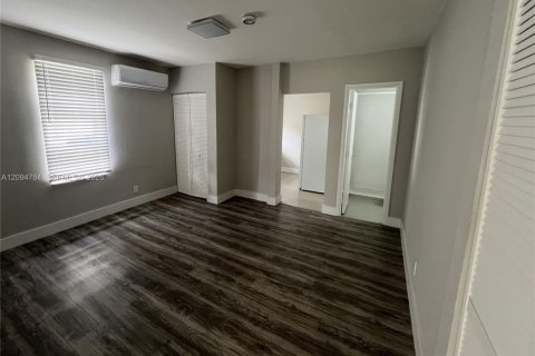 Commercial property in Hollywood, Florida 157.56 sq.m. № 2419512 - photo 30