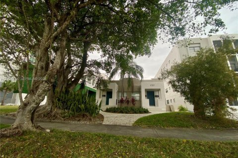 Commercial property in Hollywood, Florida 157.56 sq.m. № 2419512 - photo 6