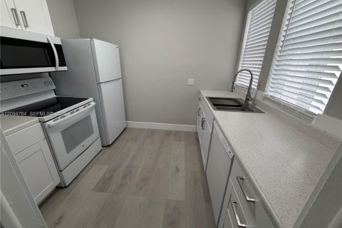 Commercial property in Hollywood, Florida 157.56 sq.m. № 2419512 - photo 24