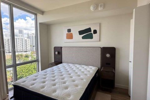Condominio en alquiler en Miami, Florida, 2 dormitorios, 78.41 m2 № 2154728 - foto 4