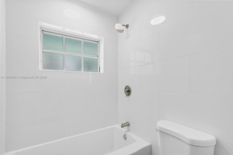 House in Cutler Bay, Florida 5 bedrooms, 127.83 sq.m. № 1804174 - photo 28