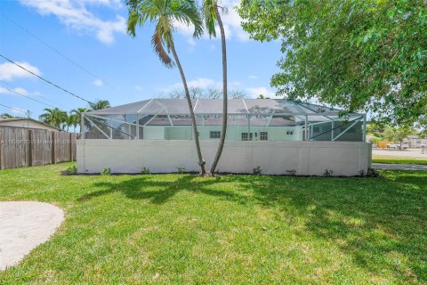 House in Cutler Bay, Florida 5 bedrooms, 127.83 sq.m. № 1804174 - photo 16