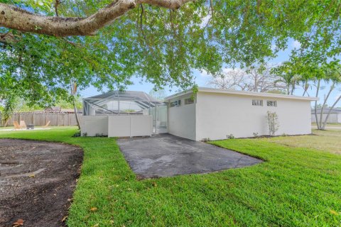 House in Cutler Bay, Florida 5 bedrooms, 127.83 sq.m. № 1804174 - photo 9