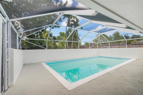 House in Cutler Bay, Florida 5 bedrooms, 127.83 sq.m. № 1804174 - photo 19