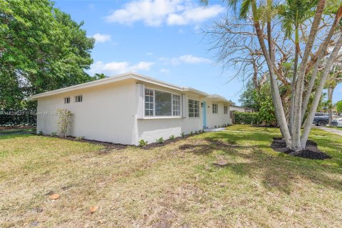 House in Cutler Bay, Florida 5 bedrooms, 127.83 sq.m. № 1804174 - photo 8