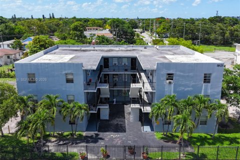 Immobilier commercial à vendre à Miami, Floride № 2086463 - photo 12