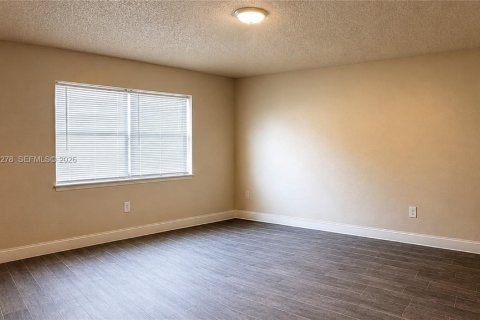 Immobilier commercial à vendre à Miami, Floride № 2086463 - photo 6