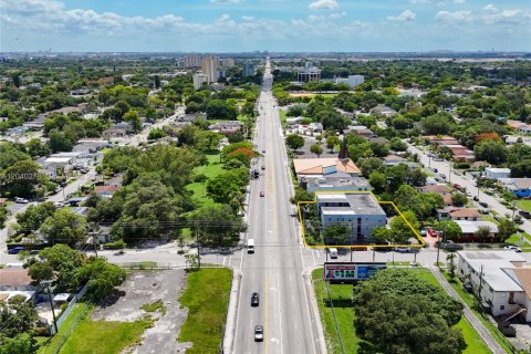 Immobilier commercial à vendre à Miami, Floride № 2086463 - photo 17