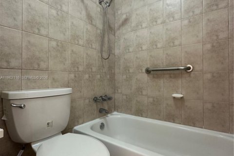 Copropriété à louer à Miami, Floride: 1 chambre, 65.03 m2 № 2080899 - photo 12
