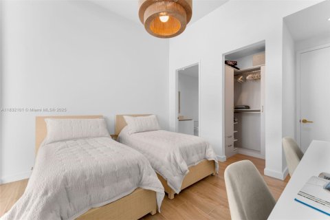 Condo in Miami, Florida, 3 bedrooms  № 1814134 - photo 18