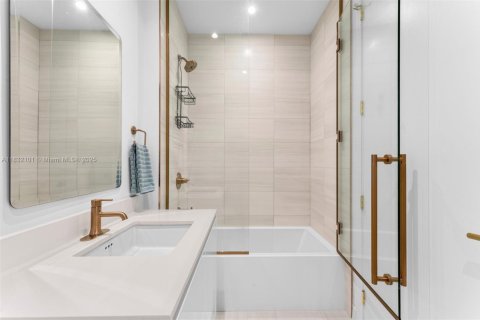 Condo in Miami, Florida, 3 bedrooms  № 1814134 - photo 16
